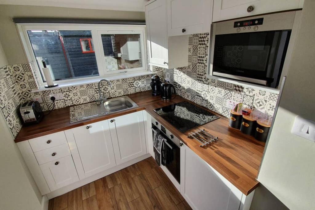 Smart & Stylish Holiday Apartment In The City Centre إينفيرنيس المظهر الخارجي الصورة