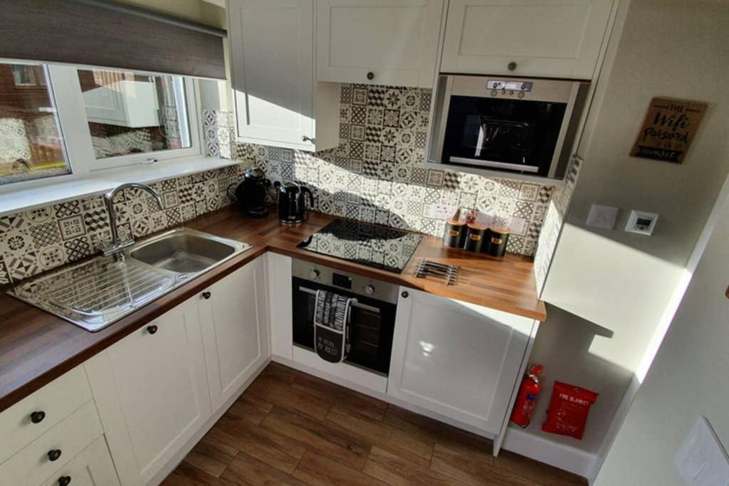 Smart & Stylish Holiday Apartment In The City Centre إينفيرنيس المظهر الخارجي الصورة