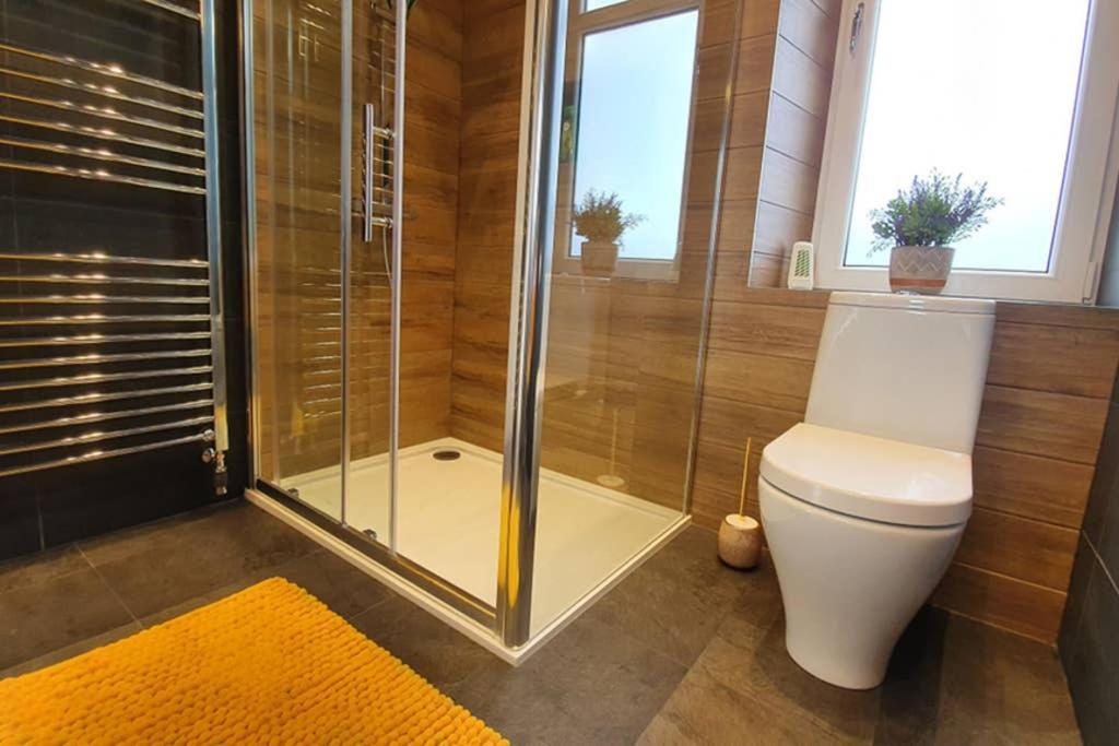 Smart & Stylish Holiday Apartment In The City Centre إينفيرنيس المظهر الخارجي الصورة