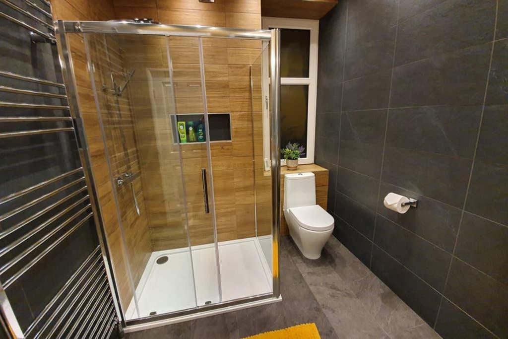 Smart & Stylish Holiday Apartment In The City Centre إينفيرنيس المظهر الخارجي الصورة