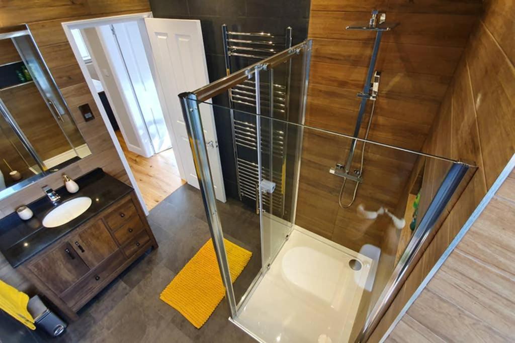 Smart & Stylish Holiday Apartment In The City Centre إينفيرنيس المظهر الخارجي الصورة