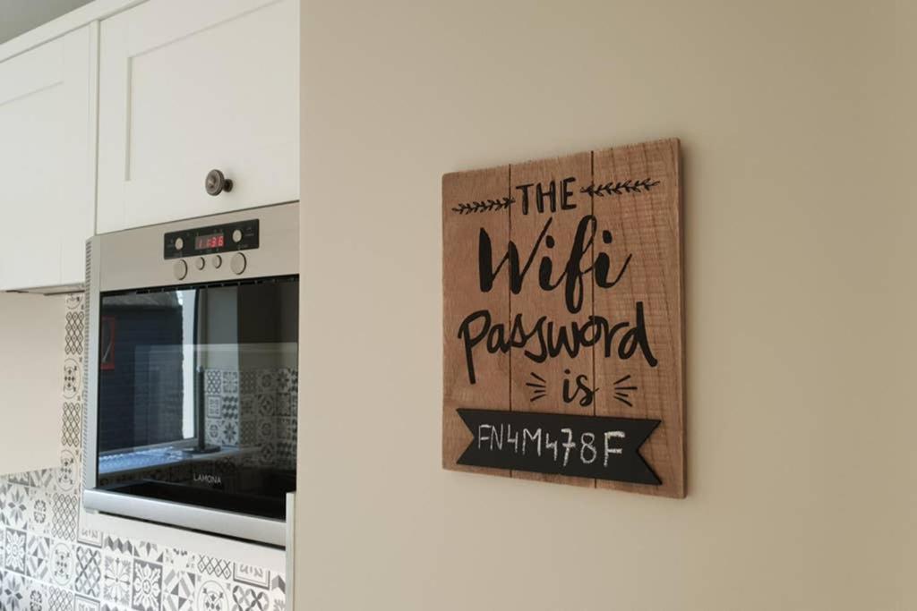 Smart & Stylish Holiday Apartment In The City Centre إينفيرنيس المظهر الخارجي الصورة