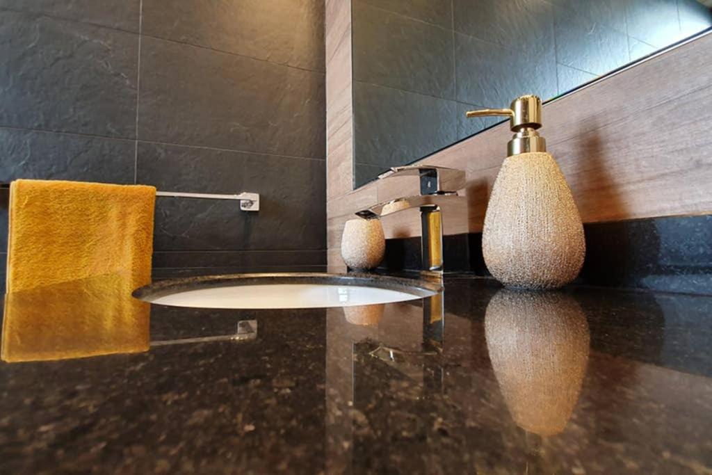 Smart & Stylish Holiday Apartment In The City Centre إينفيرنيس المظهر الخارجي الصورة
